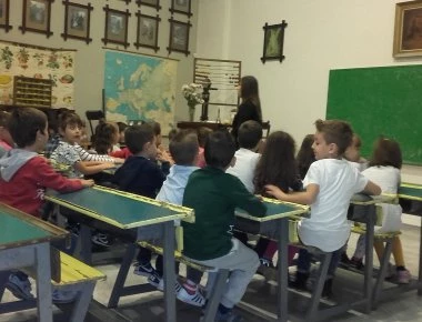 Η κυβέρνηση προσλαμβάνει εκπαιδευτικούς για τους παράνομους μετανάστες - Τα ελληνόπουλα δεν έχουν ούτε δασκάλες (φωτό)